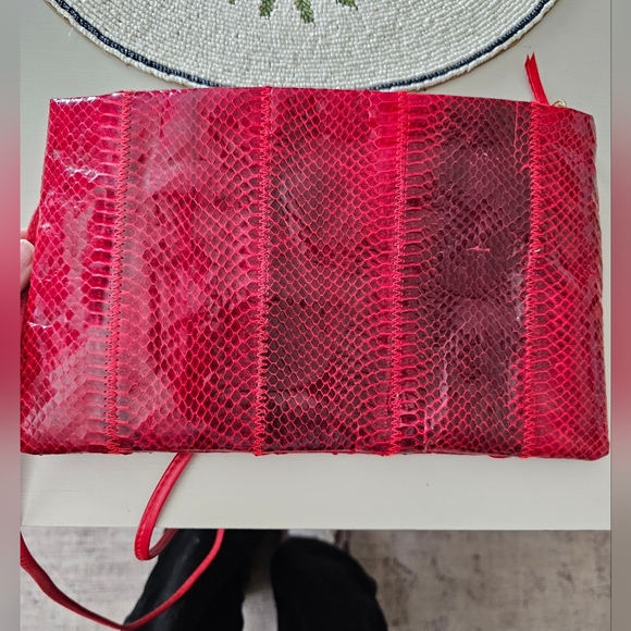 Red Snakeskin Pattern Convertable Clutch - Picture 3 of 9